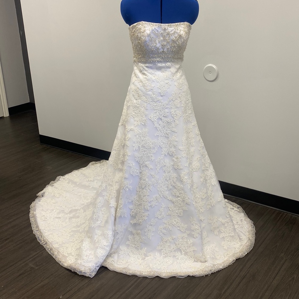 Never worn wedding dress